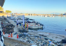 Bajo un mar de postal, toneladas de redes: lucha diaria por limpiar el Egeo