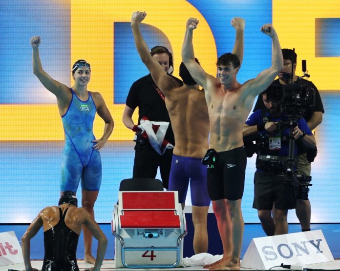 Estados Unidos adorna el oro con un nuevo récord del mundo en 4x100 libre mixto