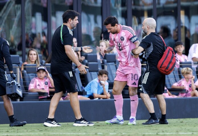 Messi sufre una "lesión muscular menor" en la pierna derecha