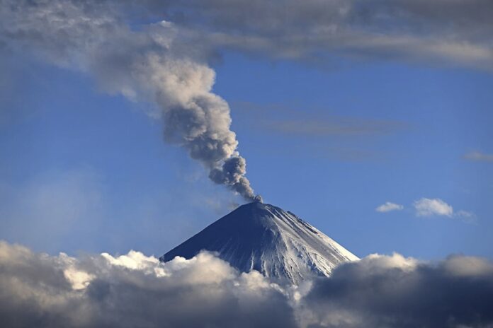 Hasta siete volcanes despiertan a la vez tras el terremoto de Kamchatka