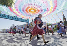 Cientos de mujeres en el estado mexicano de Puebla honran a la tortilla de maíz natural
