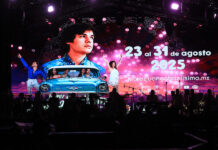 Homenaje al cantante Juan Gabriel reúne a fans mexicanos y extranjeros en Ciudad Juárez