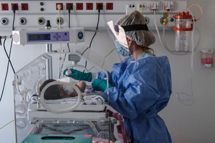 El riesgo de padecer covid persistente en niños se duplica tras una segunda infección
