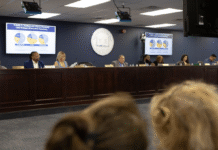 Las escuelas de Newark recuperaron el control. Unificar a la comunidad escolar sigue siendo un reto En 2020, las Escuelas Públicas de Newark retomaron oficialmente el control local después de décadas de que fuera tomada por el estado. ¿Eso ha otorgado una mejor educación para los estudiantes? (Erica S. Lee para Chalkbeat)