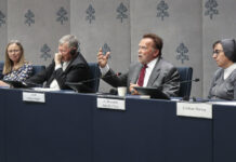 Arnold Schwarzenegger llama desde el Vaticano a erradicar la contaminación, “que mata a niños”