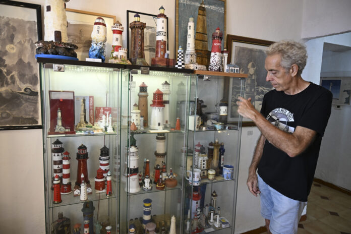Se jubila uno de los últimos fareros de España y peligra su "museo" sobre el oficio