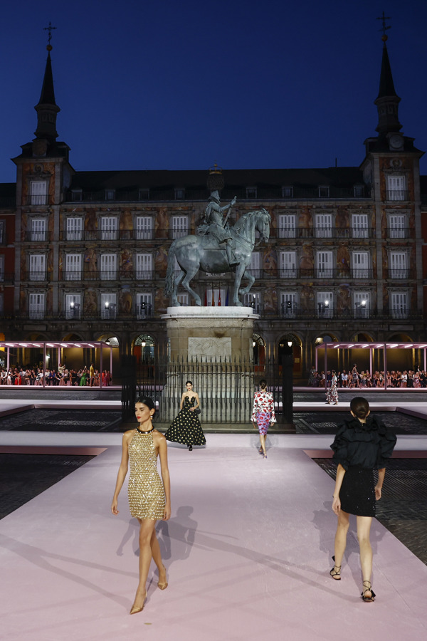 De Yatra a Luis Fonsi, algunos de los invitados al desfile de Carolina Herrera en Madrid