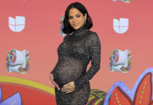 Lentejuelas y telas indígenas de Panamá brillan en la alfombra de los Premios Juventud