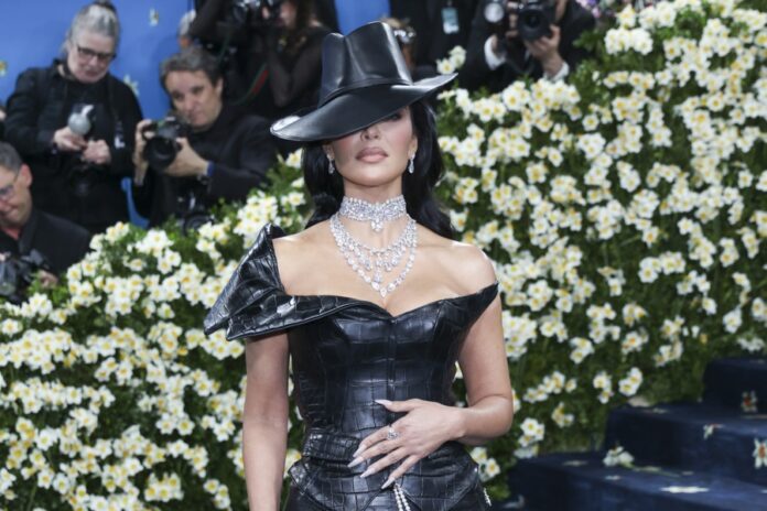 Kim Kardashian revela que sufrió un aneurisma y lo atribuye al estrés por su divorcio