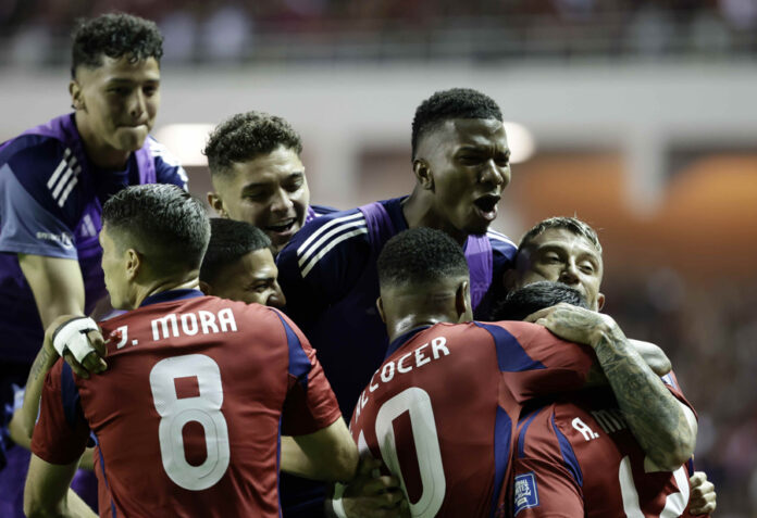 4-1. Costa Rica vuelve a la pelea por un cupo en el Mundial