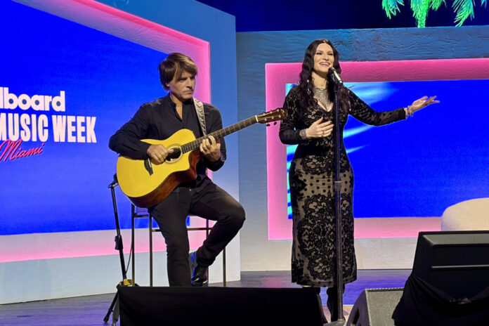 Laura Pausini anuncia disco con temas de artistas latinos como Bad Bunny y Joan Sebastian