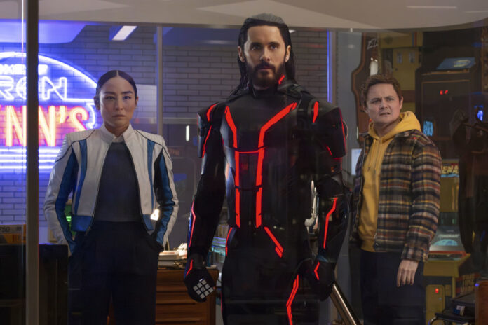 Jared Leto, un "samurái" o mesías digital que invita a la rebelión en 'Tron: Ares'