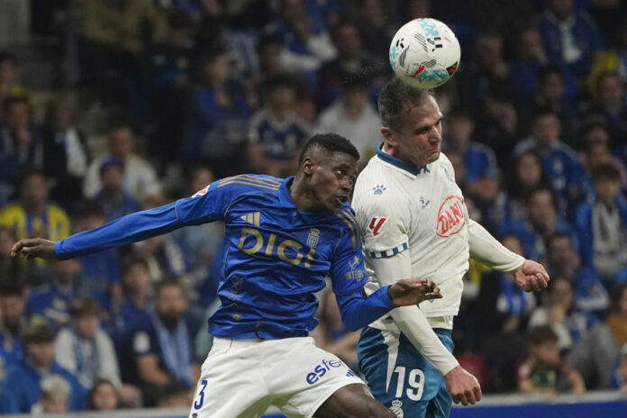 0-2. El Espanyol corta en Oviedo su mala racha y amarga el debut de Luis Carrión