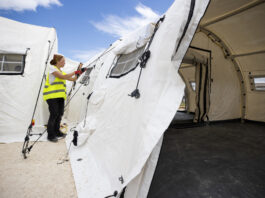 El hospital de campaña español en Jamaica se prepara para iniciar la atención médica
