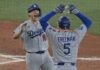 Los Ángeles Dodgers Bicampeones de la Serie Mundial El jugador Will Smith (i) celebra con Freddie Freeman (d) tras conectar un jonrón solitario para allanar el título por segundo año consecutivo de los Dodgers de Los Angeles en la Serie Mundial decidida sobre los Azulejos este sábado en Toronto. EFE/EPA/EDUARDO LIMA