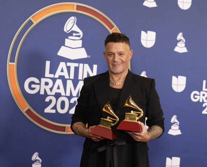 Alejandro Sanz prepara un musical y estrena disco "con la ilusión recuperada"