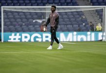 Gonzalo jugó en vez de Mbappé El defensa francés del Real Madrid Aurelien Tchouameni en el terreno de juego momentos antes del partido de LaLiga entre el Real Madrid y el Betis, este domingo en el estadio Santiago Bernabéu. EFE/ Sergio Pérez