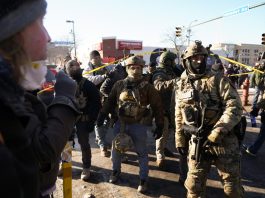 Protesters gather after ICE agents shot someone several times while they were trying to detain someone in Minneapolis, Minnesota, US, 24 January 2026. State and local authorities said a man was shot and killed by federal agents. EFE/EPA/CRAIG LASSIG
