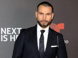 “El señor de los cielos” homenaje a los Fans. Fotografía cedida por Telemundo que muestras al actor mexicano, Rafael Amaya, quien volverá a ponerse el sombrero para encarnar a Aurelio Casillas en la décima temporada de 'El señor de los cielos'. EFE/ Telemundo