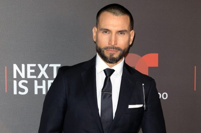 Fotografía cedida por Telemundo que muestras al actor mexicano, Rafael Amaya, quien volverá a ponerse el sombrero para encarnar a Aurelio Casillas en la décima temporada de 'El señor de los cielos'. EFE/ Telemundo