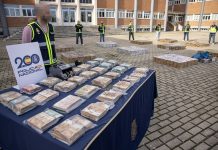 Pillan a Paula, la Narco-empresaria con un millón de euros. -Vista de la exposición del material incautado en la operación Tocada este martes en Madrid, en la que la Policía ha desmantelado la base logística que prestaba servicios al tráfico internacional de cocaína y que contaba con dos naves en la Comunidad de Madrid.-EFE/ Daniel González