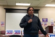 Por temor al ICE, algunos residentes de NJ portan pasaportes y buscan capacitación Oona Chatterjee, organizadora comunitaria, imparte capacitación sobre cómo prepararse para enfrentarse a ICE en Maplewood. Mary Ann Koruth