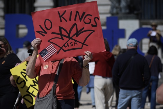 'No Kings' demonstrations sweep US, protest Trump govt, Iran war, ICE raids? People attend a 'No Kings' rally in Porto, Portugal, 28 March 2026. EFE/EPA/MANUEL FERNANDO ARAUJO