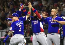 Puerto Rico y Cuba ganan en el Clásico de Béisbol Jugadores de Puerto Rico celebran este viernes el triunfo por 5-0 sobre Colombia en partido de la primera jornada del Grupo A del VI Clásico Mundial de Béisbol jugado en el estadio Hiram Bithorn de San Juan. EFE/ Thais Llorca