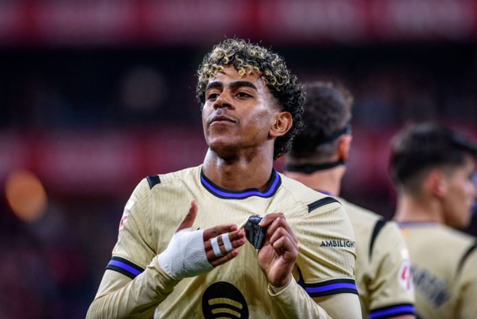 0-1. Un golazo de Lamine Yamal afianza al Barcelona en el liderato El delantero del Barcelona Lamine Yamal celebra su gol durante el partido de la jornada 27 de LaLiga que Athletic Club de Bilbao y FC Barcelona disputaron en San Mamés. EFE/Javier Zorrilla