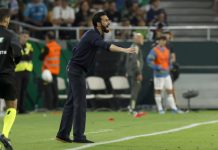 Arbeloa dice “hay que entender el fútbol y los que deciden, no saben”. El técnico del Real Madrid, Álvaro Arbeloa, durante el encuentro correspondiente a la jornada 32 de LaLiga que disputan Real Betis y Real Madrid este viernes en el estadio de La Cartuja, en Sevilla. EFE/ Julio Muñoz.