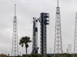 Fotografía de archivo la nave Dragon de SpaceX en un cohete Falcon 9 Block 5 rocket con una tripulación de la NASA en la estación de cabo Canaveral, en Florisa (Estados Unidos). EFE/EPA/CRISTOBAL HERRERA-ULASHKEVICH