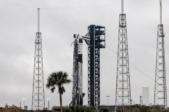 SpaceX prepara una salida a Bolsa con la que espera recaudar 75.000 millones de dólares Fotografía de archivo la nave Dragon de SpaceX en un cohete Falcon 9 Block 5 rocket con una tripulación de la NASA en la estación de cabo Canaveral, en Florisa (Estados Unidos). EFE/EPA/CRISTOBAL HERRERA-ULASHKEVICH
