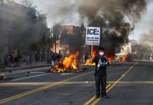 Fuera de nuestra propiedad sin una orden judicial, advierte condado de NJ a ICE Ice protester