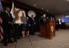 D4vd el rapero acusado de asesinato El jefe de policía de Los Ángeles, Jim McDonnell (C), habla junto al fiscal del distrito de Los Ángeles, Nathan Hochman, en una conferencia de prensa en la que se anuncian los cargos contra el cantante David Anthony Burke (D4vd) en el Centro de Justicia Penal Clara Shortridge Foltz de Los Ángeles, California (EE. UU.). EFE/Ted Soqui
