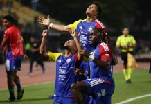 Doblete del colombiano Zapata revive esperanza de Universidad Central