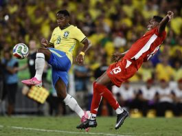 Brasil apabulla a Panamá Endrick (i), de Brasil, disputa un balón con Jiovany Ramos, de Panamá, en un partido amistoso previo al Mundial 2026 entre Brasil y Panamá en el estadio Maracaná, en Río de Janeiro (Brasil). EFE/ André Coelho