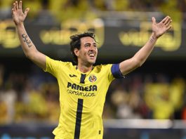 El centrocampista del Villarreal Dani Parejo celebra tras marcar el 1-0, durante el partido de la jornada 38 de LaLiga EA Sports entre el Villarreal y el Atlético de Madrid disputado este domingo en el estadio de la Cerámica. EFE/Andreu Esteban