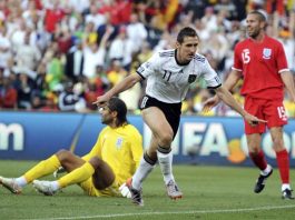 Foto de archivo del Mundial 2010 del alemán Miroslav Klose (c). EPA/Bernd Weissbrod