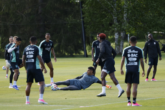 Panamá inicia la cuenta regresiva para su estreno en el Mundial 2026 ante Ghana Jugadores de la selección de Panamá se entrenan este lunes en el complejo deportivo de Nottawasaga, en Ontario de cara al debut en el Mundial contra Ghana. EFE/ Bienvenido Velasco