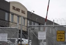 Newark, educadores y estudiantes piden más apoyo escolar mientras continúan los enfrentamientos en Delaney Hall Newark,NJ- El centro de detención Delaney Hall en New Jersey.