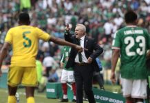 Javier “Vasco” Aguirre en busca de un zaguero. El seleccionador de México, Javier Aguirre, reacciona durante un partido del grupo A del Mundial de la FIFA 2026 entre México y Sudáfrica en el estadio Ciudad de México (México). EFE/ José Méndez
