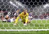 Alemania frente al colapso mundialista. Manuel Neuer, en una foto de achivo tras encajar un gol en el Mundial de Catar 2022. EFE/EPA/Friedemann Vogel