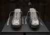 Museo mexicano estrena objetos de Pelé y Messi días del Mundial Fotografía de las botas del astro brasileño Edson Arantes do Nascimento "Pelé" que utilizó en la final del Mundial de 1970 exhibidos en la exposición 'Objetos de leyenda: momentos icónicos en la historia del fútbol' este mates, en el museo Jumex de la Ciudad de México (México). EFE/José Méndez