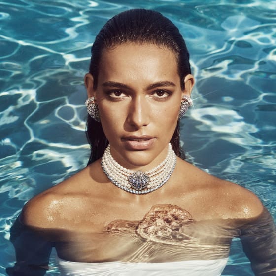 Joyas que despiertan el espíritu de la Sirenita Corales, estrellas de mar, conchas y caracolas, los accesorios de inspiración marina que más nos recuerdan a la infancia, se cuelan en el diseño de accesorios. Imagen cedida por Swarovski. SOLO USO EDITORIAL
