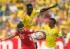 Francia y Marruecos: Este Jueves fiesta de los cuartos de final Zeki Amdouni (i), de Suiza, disputa el balón con Davinson Sanchez (c) y Jaminton Campaz, de Colombia, durante el partido de octavos de final en Vancouver. Suiza se quedó con el último pase a cuartos del Mundial 2026. EFE/EPA/BOB FRID