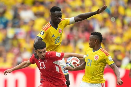 Francia y Marruecos abren este jueves la fiesta de los cuartos de final Zeki Amdouni (i), de Suiza, disputa el balón con Davinson Sanchez (c) y Jaminton Campaz, de Colombia, durante el partido de octavos de final en Vancouver. Suiza se quedó con el último pase a cuartos del Mundial 2026. EFE/EPA/BOB FRID