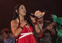 Premio La Mar de Músicas La cantante mexicana Lila Downs durante un momento del concierto que ha ofrecido dentro del marco del Festival La Mar de Músicas, este lunes en el Auditorio Paco Martín de Cartagena. EFE/Marcial Guillén