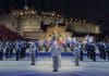 Military Tattoo reúne a más de 800 artistas en el castillo de Edimburgo Más de 800 músicos, bailarines y miembros de formaciones militares de distintos países participan este agosto ante el castillo de Edimburgo en una nueva edición del Royal Edinburgh Military Tattoo, que combina tradición escocesa y espectáculo internacional ante unos 8.800 espectadores por función. EFE/Susana Blaya