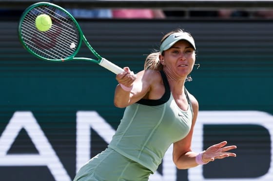 Badosa regresa al Abierto de EEUU: "Cuando estoy bien puedo competir y ganar a cualquiera" Fotografía de archivo del 17 de junio de 2026 en la que se observa a la tenista española Paula Badosa en acción contra la estadounidense Coco Gauff durante el partido de octavos de final en el torneo de tenis WTA 500 Berlin Open en el Steffi Graf Stadium, en Berlín (Alemania). EFE/FILIP SINGER