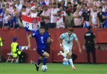 Kovacic se queda en el Manchester City. El centrocampista croata Mateo Kovacic, con el balón, el pasado 2 de julio, durante el partido que disputó con sus selección frente a Portugal. EFE/ Bienvenido Velasco